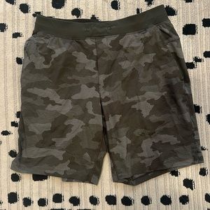 Men’s Lululemon 7” shorts -XL